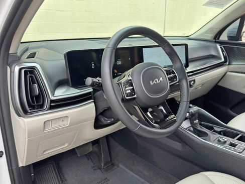 Used 2025 Kia Sorento EX w/ Panoramic Sunroof Package FWD image 13
