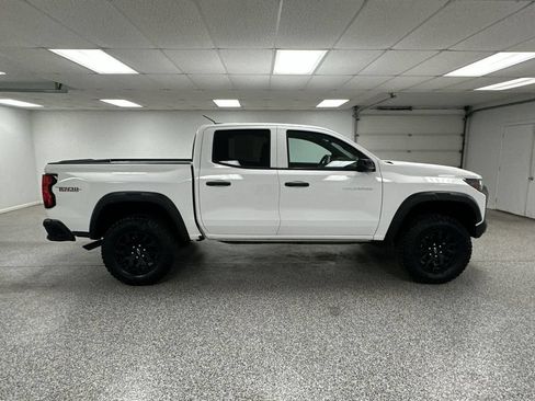 Used 2024 Chevrolet Colorado Trail Boss w/ Technology Package AWD/4WD image 9