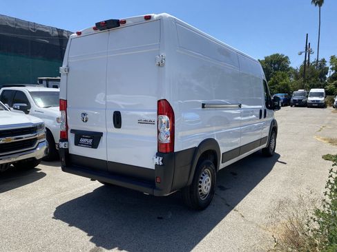 Used 2025 RAM ProMaster 2500 w/ Convenience Group FWD image 9