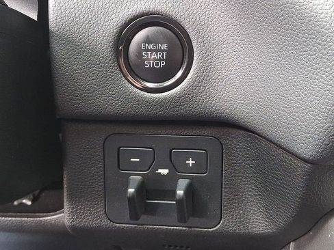 Used 2025 Toyota Tundra Limited AWD/4WD image 26