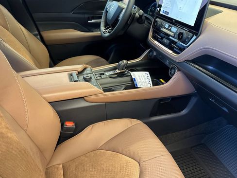 Certified 2026 Toyota Grand Highlander AWD Hybrid image 23