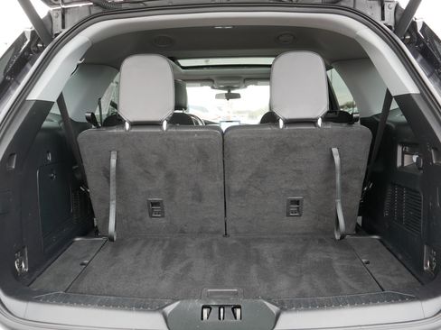 Used 2022 Ford Explorer XLT w/ Equipment Group 202A AWD/4WD image 18