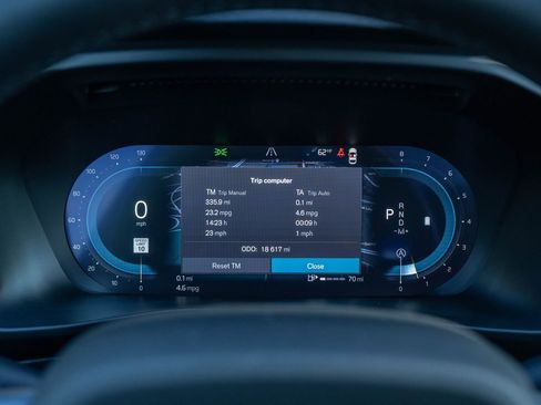 Used 2024 Volvo XC40 B5 Ultimate w/ Protection Package Premier image 22