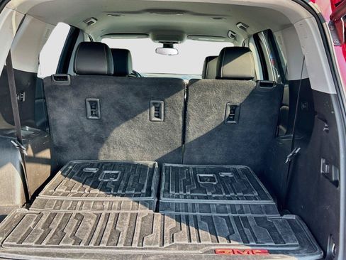 Used 2021 GMC Acadia SLT w/ LPO, Floor Liner Package FWD image 13