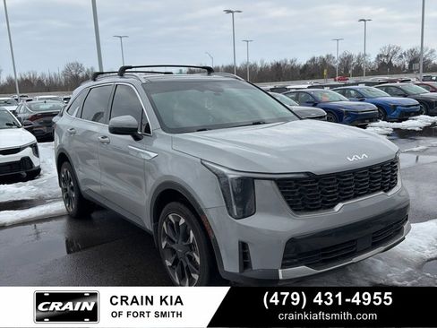 Certified 2025 Kia Sorento EX w/ Panoramic Sunroof Package image 1