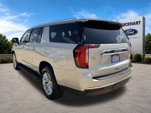 Used 2022 GMC Yukon XL SLT w/ SLT Premium Package AWD/4WD image 5