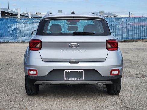 Used 2025 Hyundai Venue SEL FWD image 6