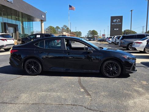Used 2025 Toyota Camry SE image 14