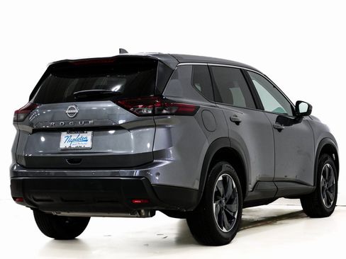 Used 2025 Nissan Rogue SV image 6