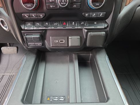Used 2020 Chevrolet Silverado 1500 High Country w/ Technology Package AWD/4WD image 21