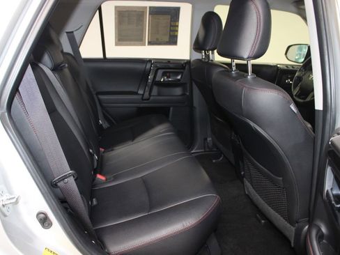 Used 2023 Toyota 4Runner TRD Off-Road Premium AWD/4WD image 31