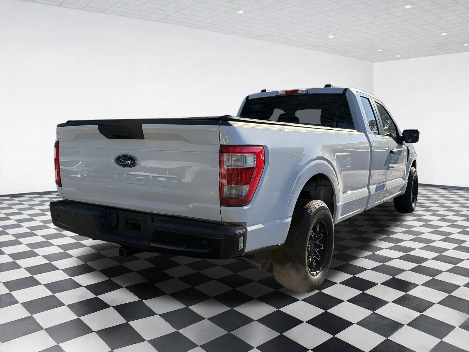 Used 2022 Ford F150 XL w/ Equipment Group 101A High RWD image 4