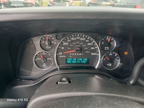 Used 2018 Chevrolet Express 3500 Extended w/ Driver Convenience Package RWD image 27