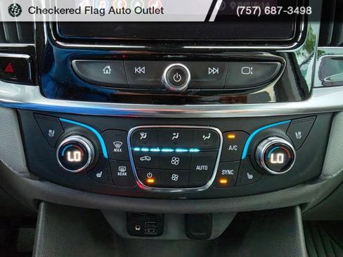 Used 2021 Chevrolet Traverse Premier FWD image 16