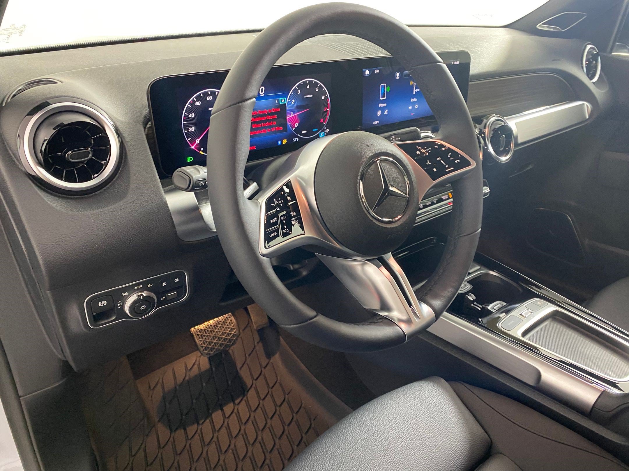 Used 2026 Mercedes-Benz GLB 250 4MATIC image 4