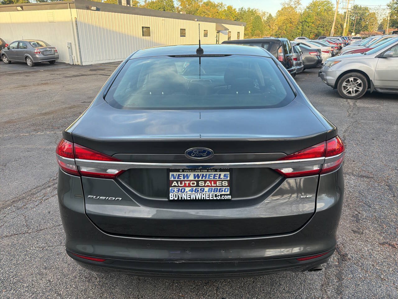 Used 2017 Ford Fusion SE FWD image 5