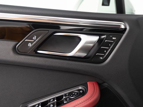 Certified 2026 Porsche Macan AWD/4WD image 20