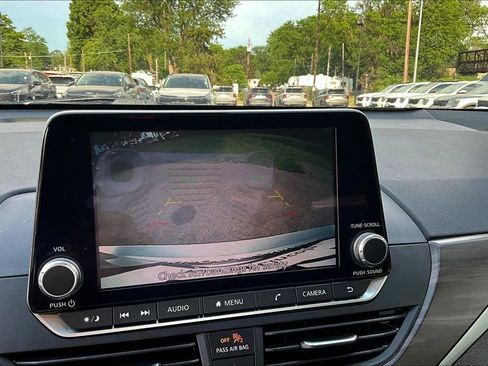 Used 2024 Nissan Altima 2.5 SV FWD image 12