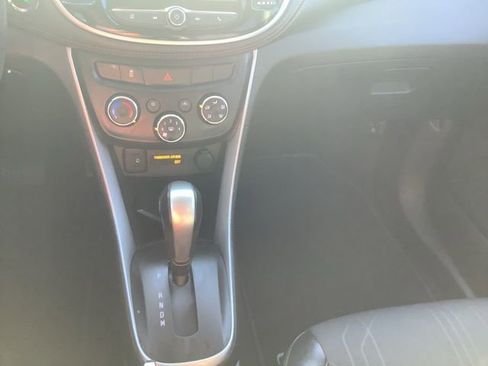 Used 2020 Chevrolet Trax LT w/ LT Convenience Package image 31