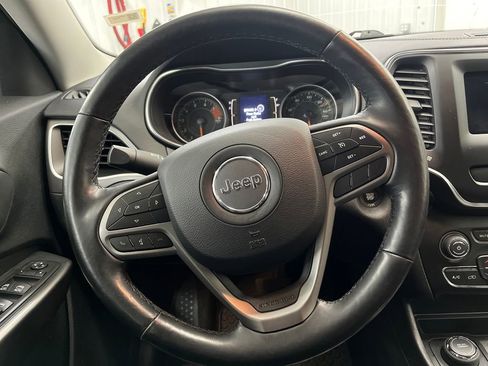 Used 2020 Jeep Cherokee Latitude Plus w/ Cold Weather Group image 18