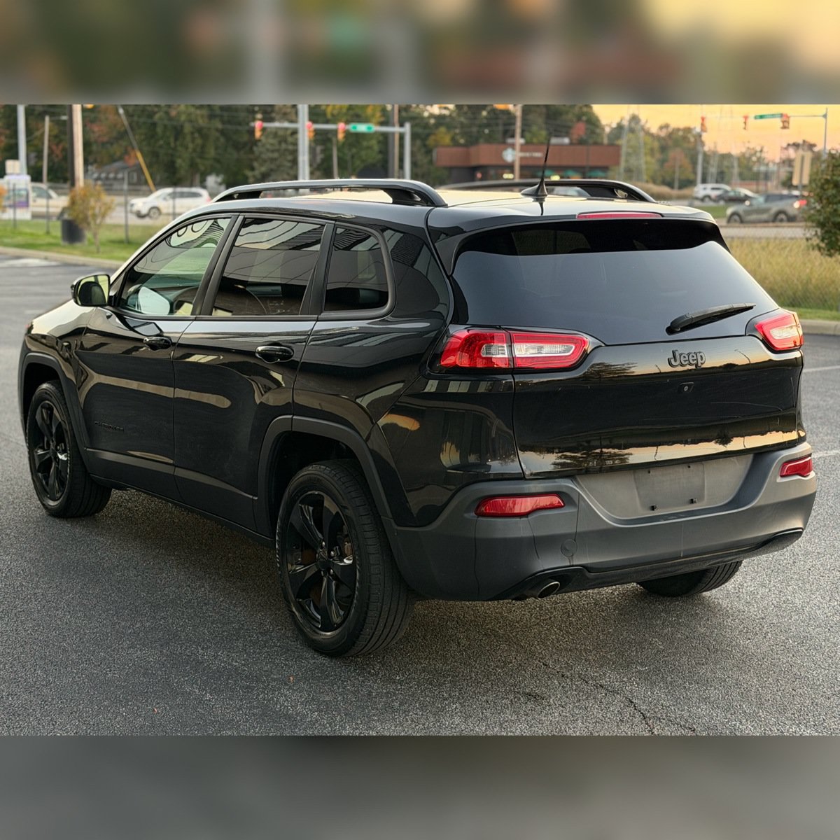 Used 2017 Jeep Cherokee Limited FWD image 3