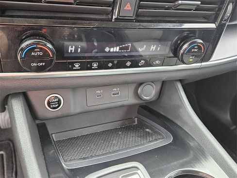 Used 2021 Nissan Rogue SV image 20