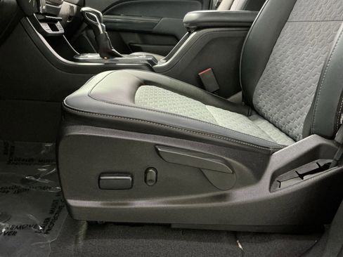 Used 2022 Chevrolet Colorado Z71 AWD/4WD image 15