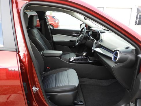 Used 2025 Chevrolet Trax LT w/ Driver Confidence Package FWD image 31