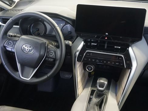 Certified 2024 Toyota Venza XLE AWD/4WD image 28