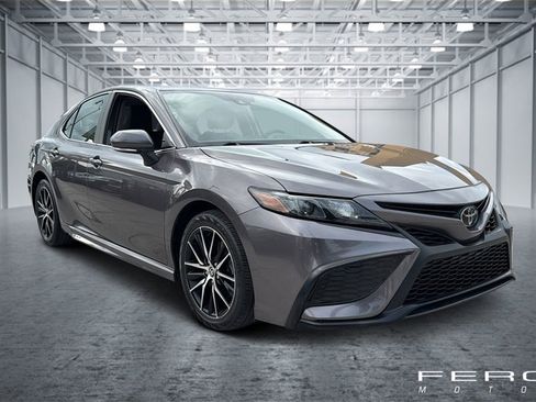 Used 2023 Toyota Camry SE image 7