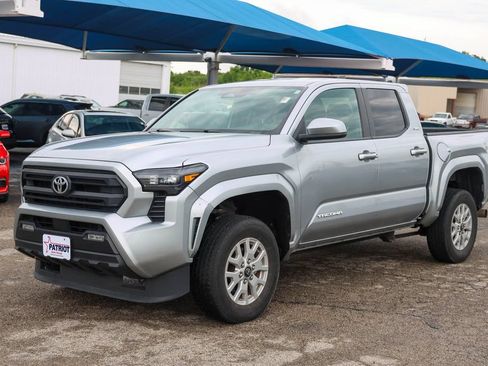 Used 2024 Toyota Tacoma SR5 AWD/4WD image 28