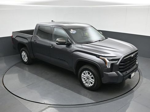 Used 2022 Toyota Tundra SR5 w/ SR5 Convenience Package image 66