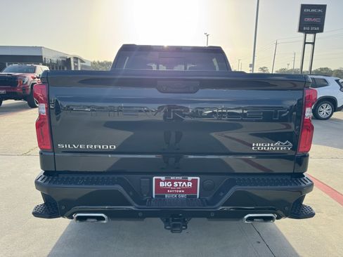 Used 2025 Chevrolet Silverado 1500 High Country w/ High Country Premium Package AWD/4WD image 7