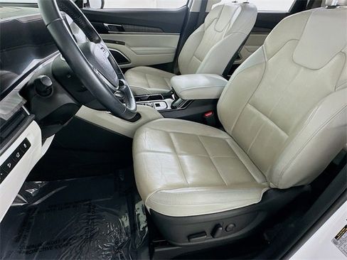 Used 2024 Kia Telluride EX image 9