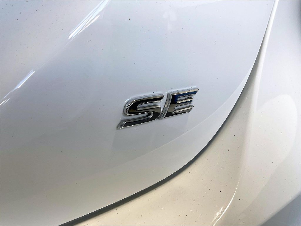 Used 2021 Toyota Camry SE w/ Cold Weather Package FWD image 28