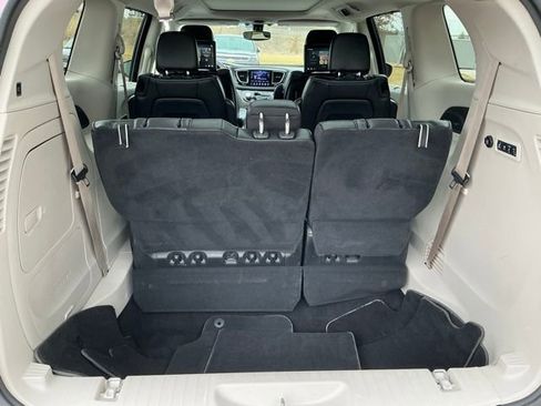 Used 2018 Chrysler Pacifica Limited w/ Tire & Wheel Group image 16