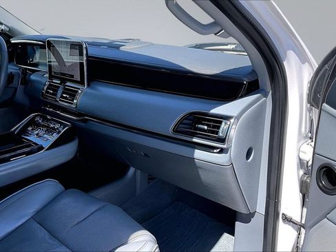 Used 2019 Lincoln Navigator L Reserve AWD/4WD image 17