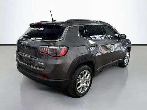 Used 2022 Jeep Compass Latitude AWD/4WD image 9