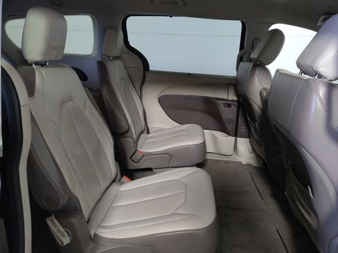 Used 2021 Chrysler Voyager Lxi FWD image 19