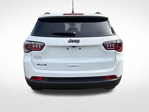 Used 2026 Jeep Compass Latitude w/ Sun and Sound Group AWD/4WD image 8