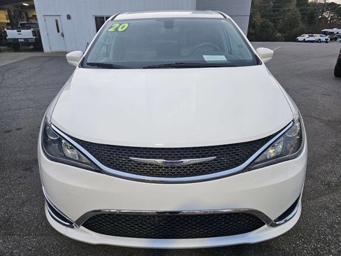 Used 2020 Chrysler Pacifica Touring w/ Tire & Wheel Group image 16