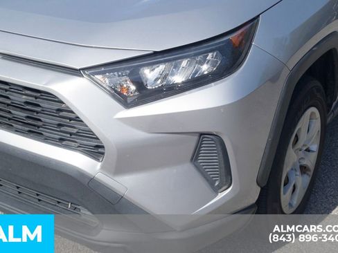 Used 2019 Toyota RAV4 LE FWD image 11