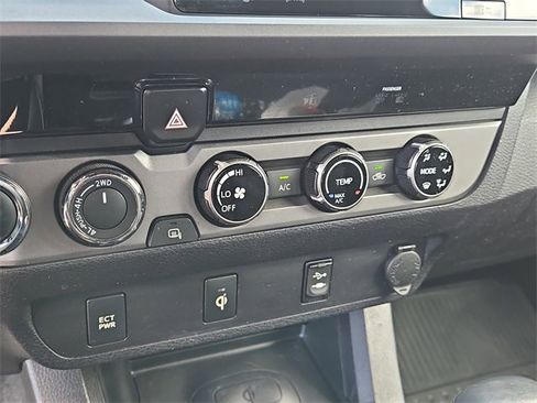 Used 2017 Toyota Tacoma TRD Sport image 25