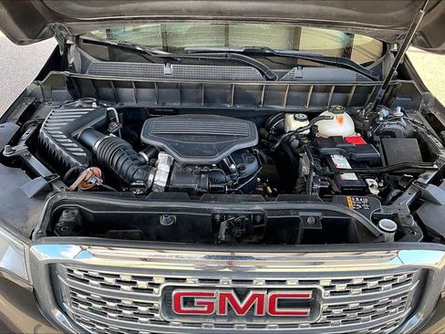 Certified 2018 GMC Acadia Denali w/ Technology Package AWD/4WD image 30