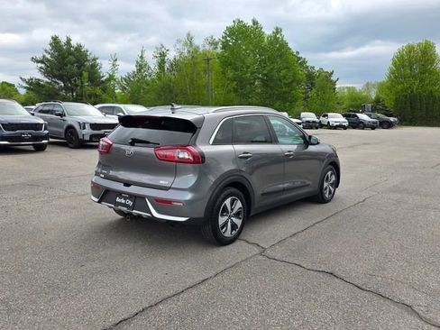 Used 2017 Kia Niro EX FWD image 9