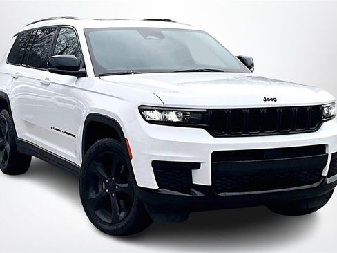 Used 2023 Jeep Grand Cherokee L Laredo image 3