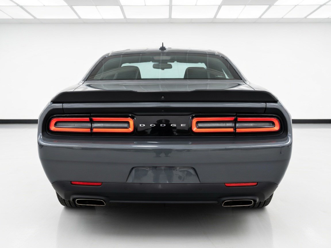 Used 2018 Dodge Challenger R/T w/ Driver Convenience Group RWD image 5