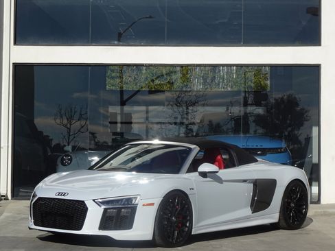 Used 2018 Audi R8 V10 image 2