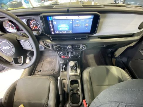 Used 2025 Jeep Wrangler Sport image 22