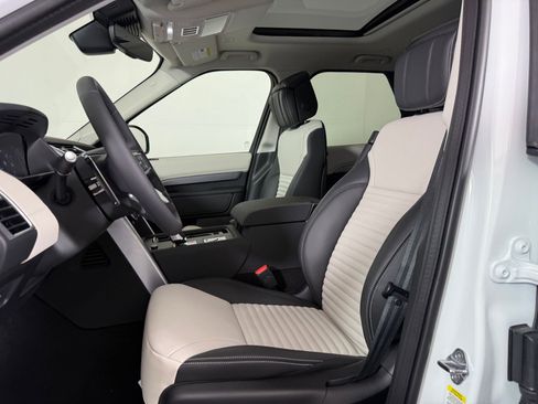 New 2026 Land Rover Discovery Limited Edition image 4